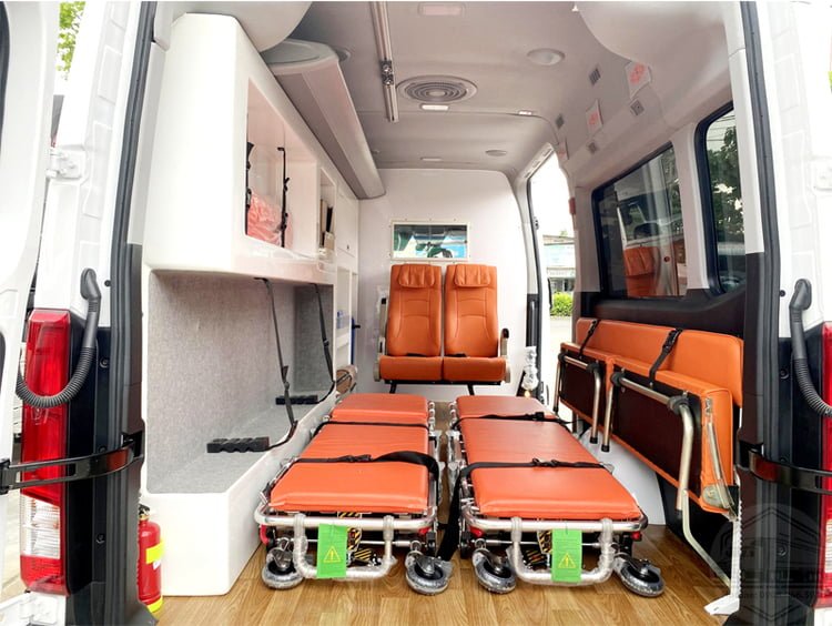 xe cấp cứu Vĩnh Long